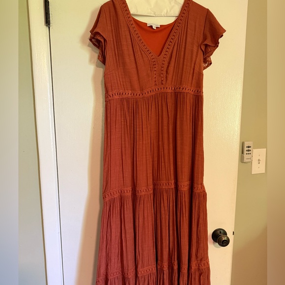 Elegant Rust Midi Dress - Picture 2 of 6